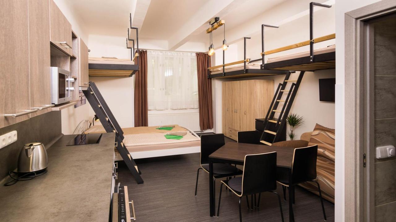 Flying Bed Apartment Close To Prague Castle And Airport מראה חיצוני תמונה