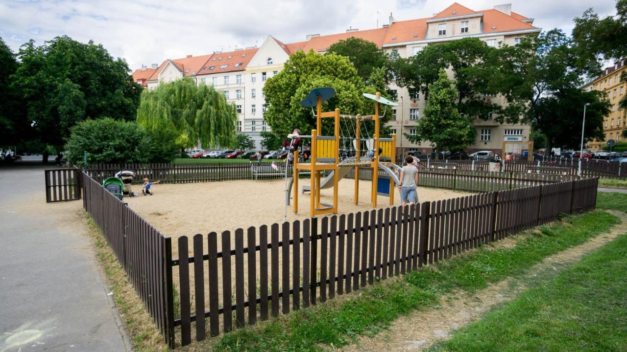 Flying Bed Apartment Close To Prague Castle And Airport מראה חיצוני תמונה