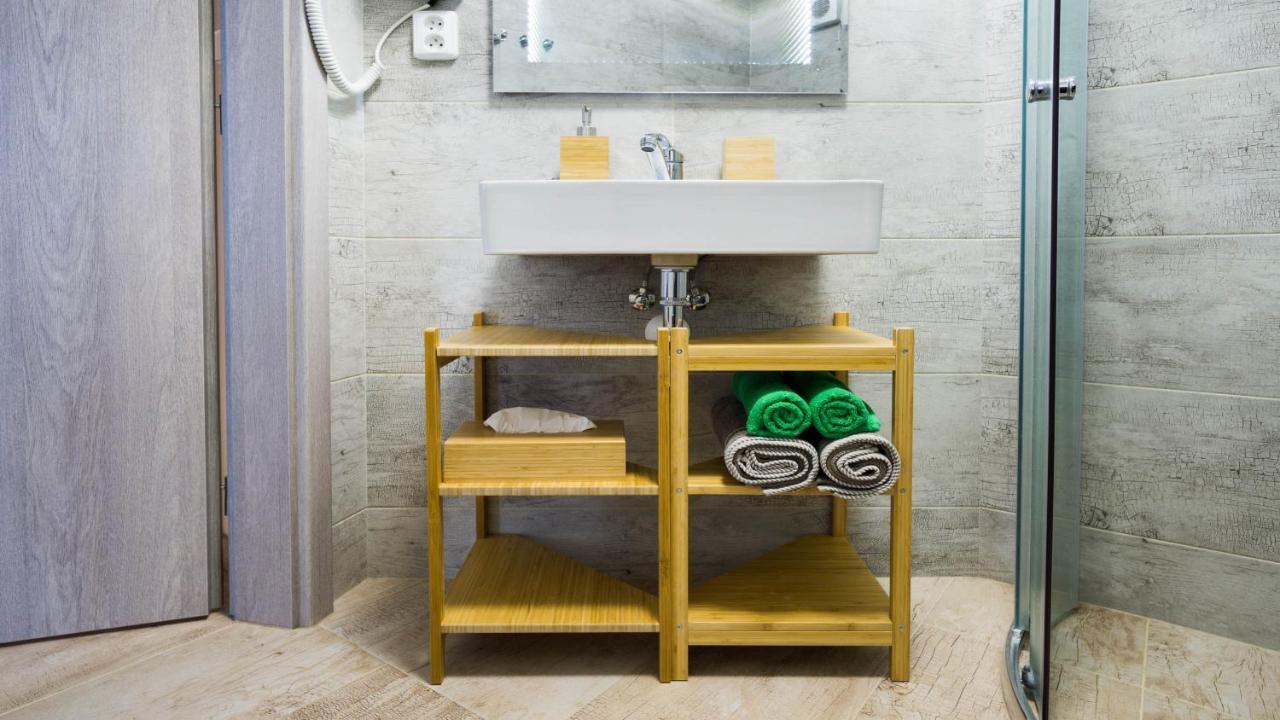 Flying Bed Apartment Close To Prague Castle And Airport מראה חיצוני תמונה