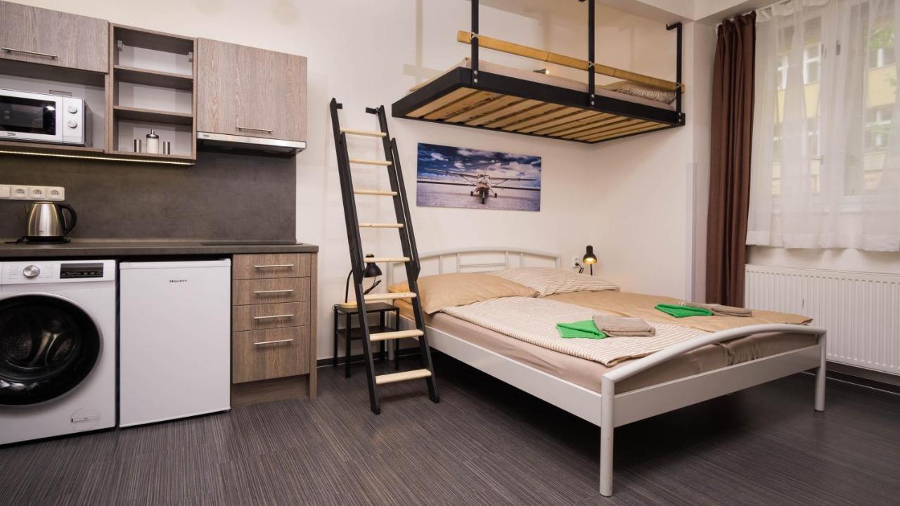 Flying Bed Apartment Close To Prague Castle And Airport חדר תמונה