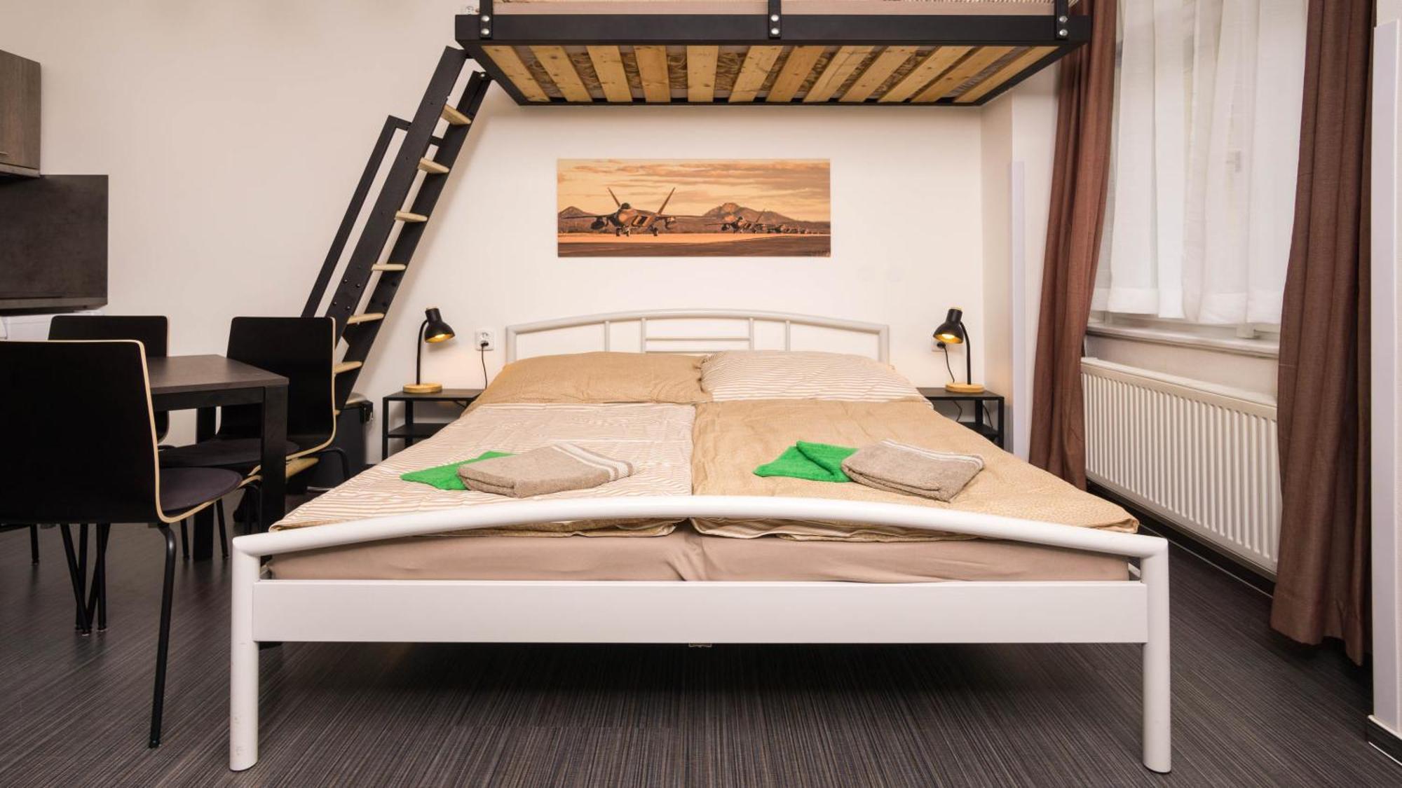Flying Bed Apartment Close To Prague Castle And Airport חדר תמונה